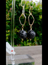 Bola barro negro earrings