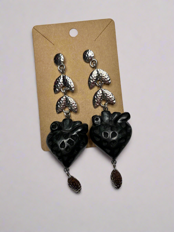 Barro negro heart earrings