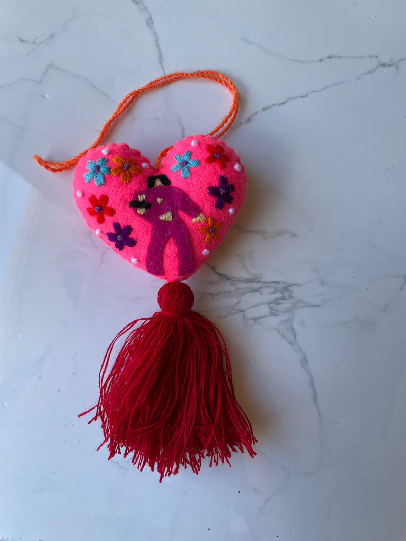 Selena pompon (red)