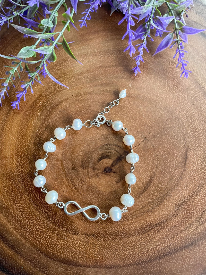 Infinity pearls bracelet