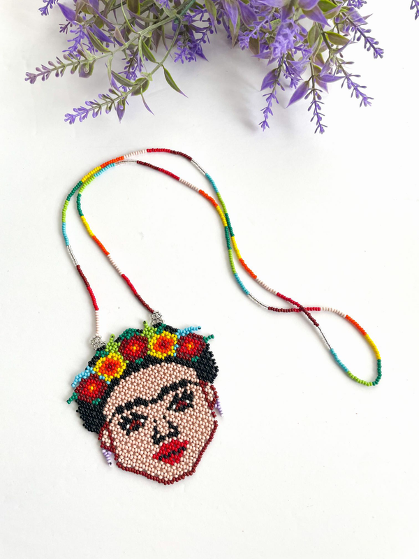 Frida huichol necklace (wixarika)